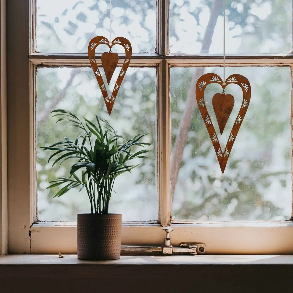 Edelrost Fensterdeko „Carina“ hängend – Vintage Metall, 2 Größen - Pille Gartenwelt