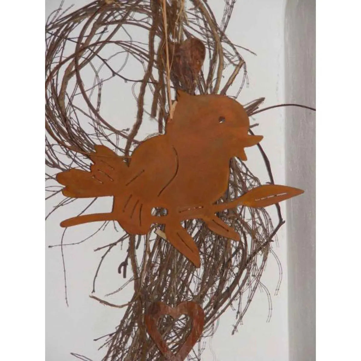 Edelrost Hängedeko Vogel „Hansi“ – Metall Vogel am Ast 35×24 cm - Pille Gartenwelt