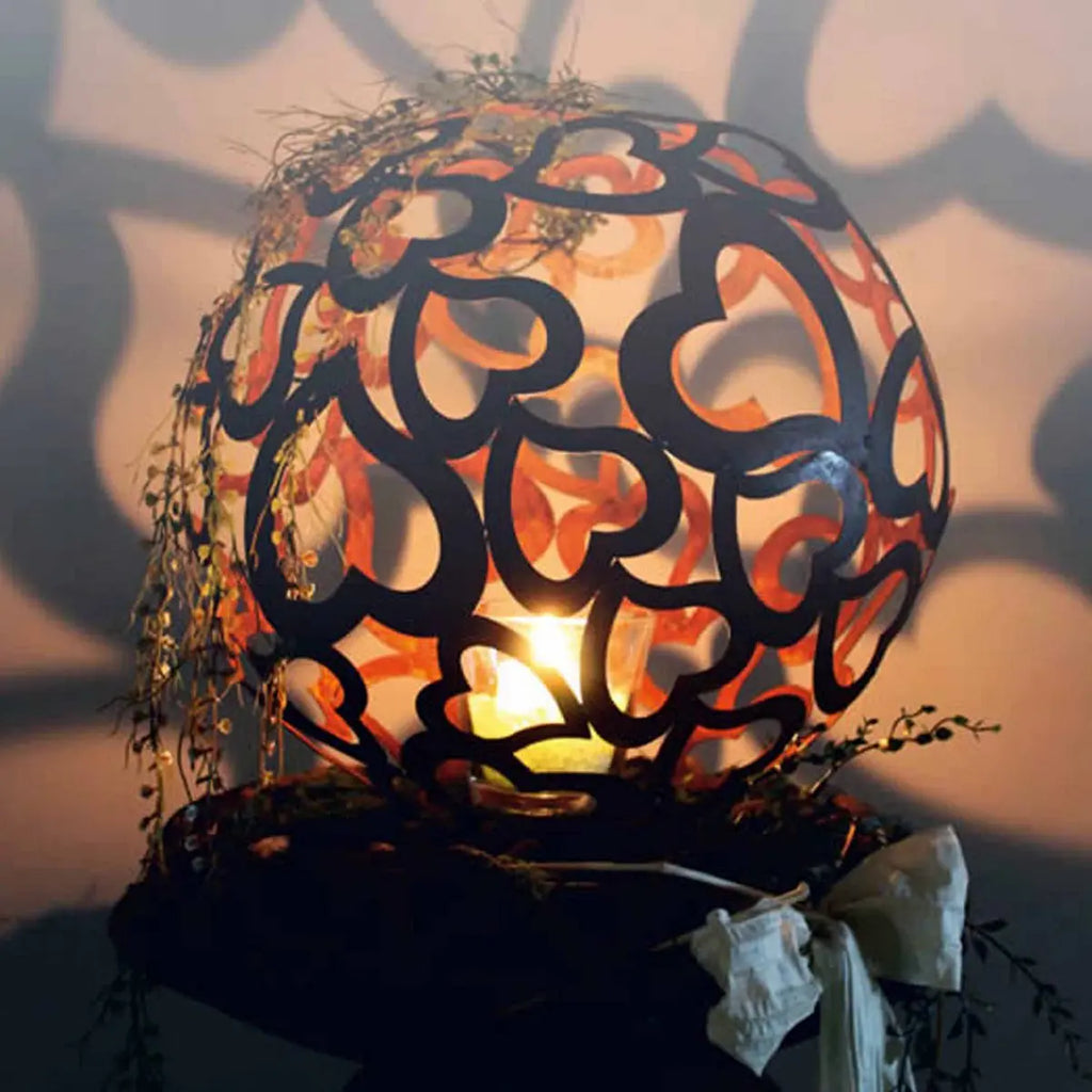 Herzförmige Rost-Metallkugel: Stilvolle Dekoration aus rostigem Eisen - Pille Gartenwelt