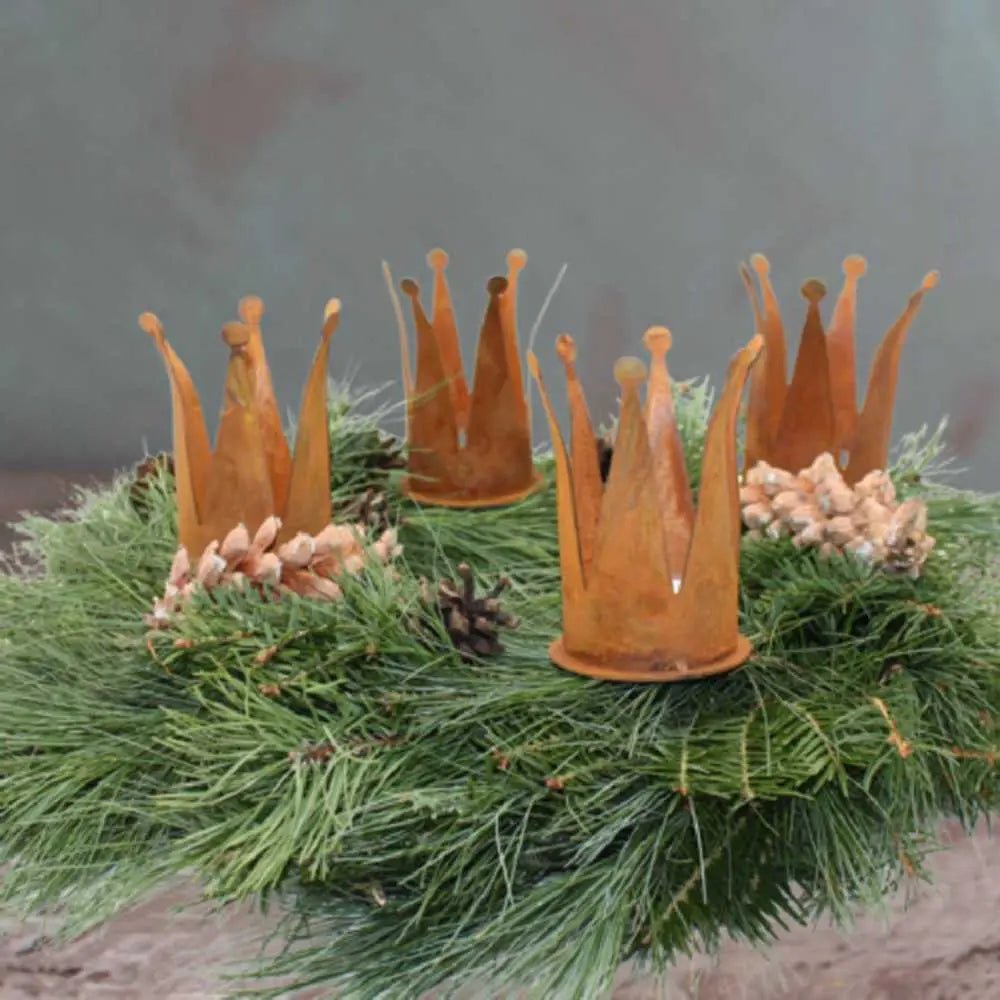 Edelrost Krone Teelichthalter mit Spieß – Metall Deko 15 cm - Pille Gartenwelt