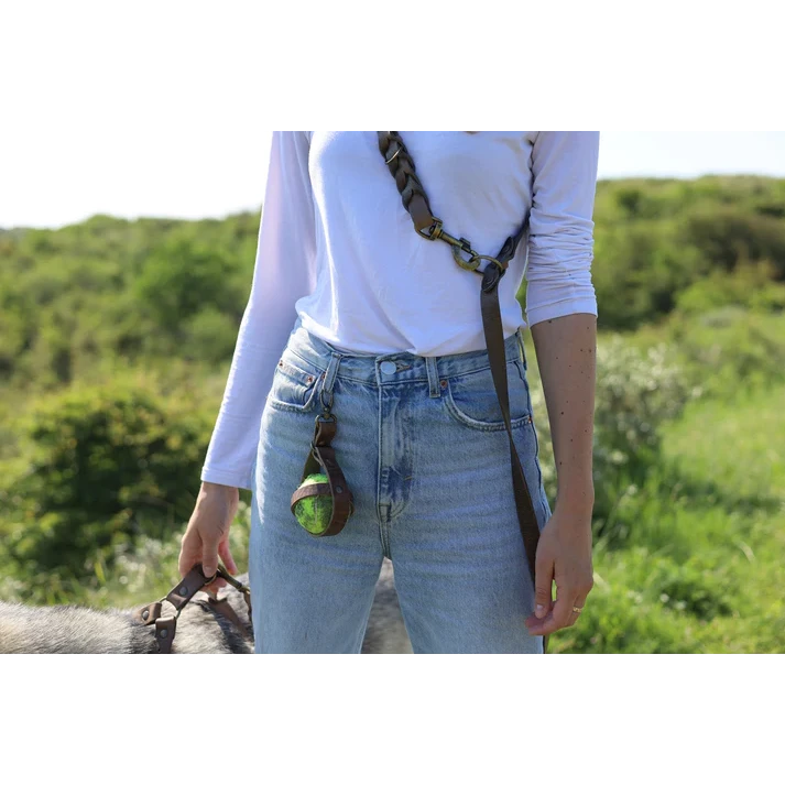 Tennisballhalter aus Leder schwarz – freihändig & sauber, 2 Größen