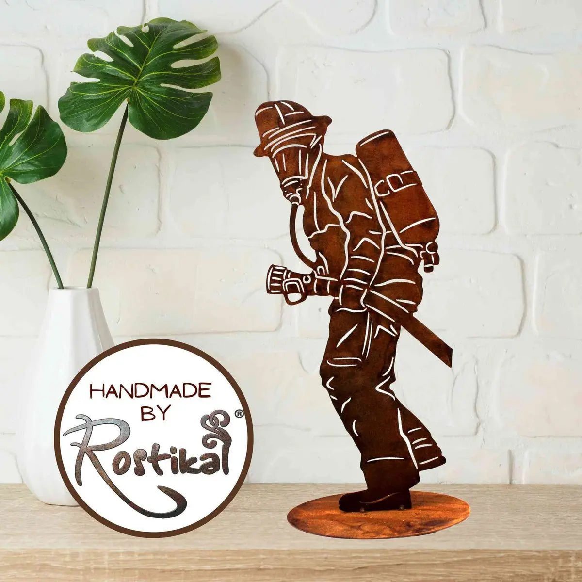 Edelrost Feuerwehrmann Skulptur – 20 cm oder 40 cm mit Bodenplatte - Pille Gartenwelt