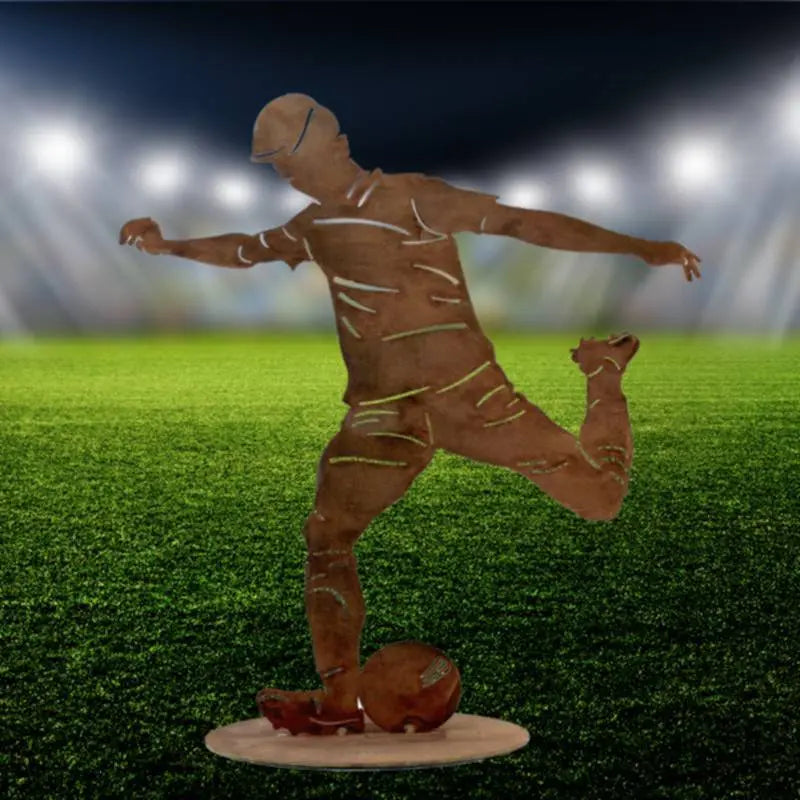 Edelrost Fußballer Figur mit Ball – Rost Deko Geschenk & Trophäe - Pille Gartenwelt